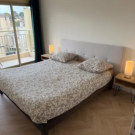 Modern 60m2 With 2 Balconies, At 50 Meters From Sea Lägenhet Antibes