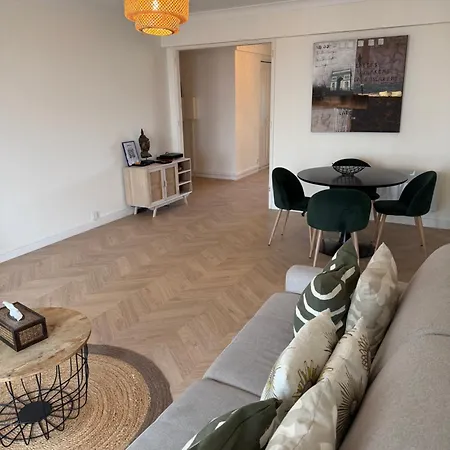 Modern 60m2 With 2 Balconies, At 50 Meters From Sea Lägenhet *