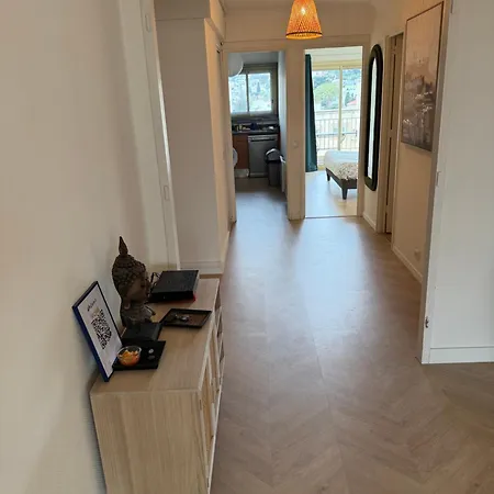 Modern 60m2 With 2 Balconies, At 50 Meters From Sea Lägenhet Antibes