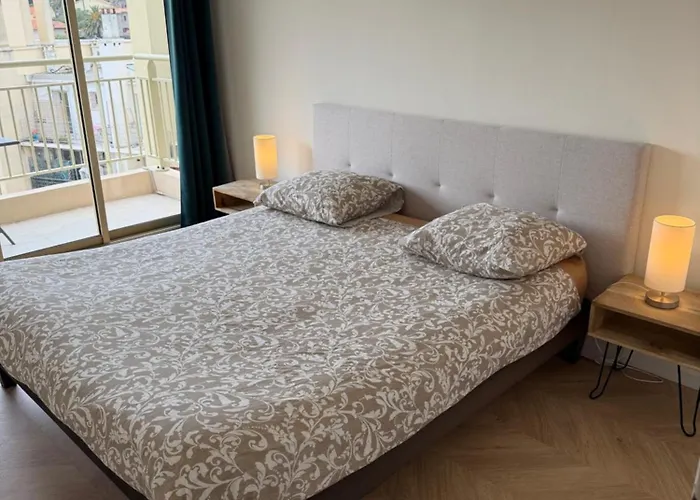 Modern 60m2 With 2 Balconies, At 50 Meters From Sea Lägenhet Antibes