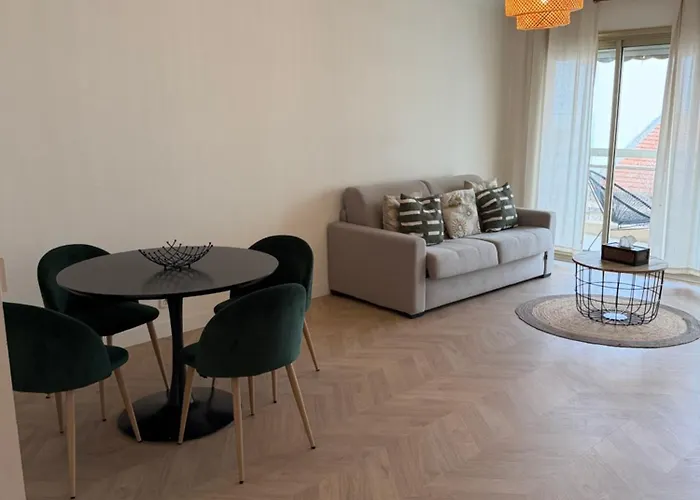 Modern 60m2 With 2 Balconies, At 50 Meters From Sea Lägenhet *
