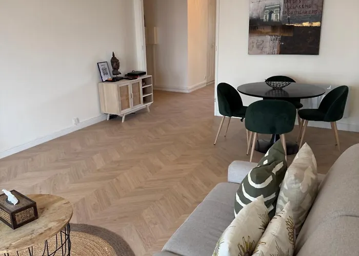 Modern 60m2 With 2 Balconies, At 50 Meters From Sea Lägenhet *
