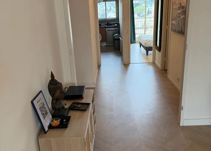 Modern 60m2 With 2 Balconies, At 50 Meters From Sea Lägenhet Antibes